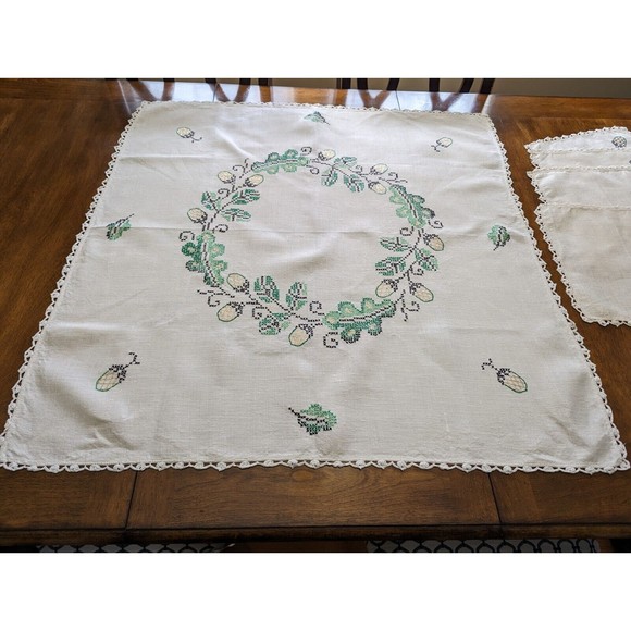 Vintage Linen Hand Embroidered Crocheted edge square tablecloth & napkins 33x34" - Picture 1 of 11